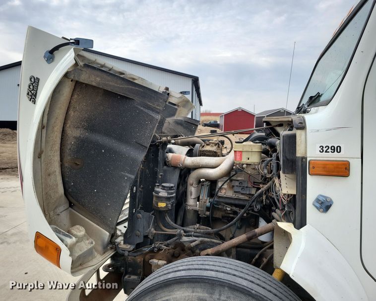 image for item NV9774 2000 International 4700 utility / service truck