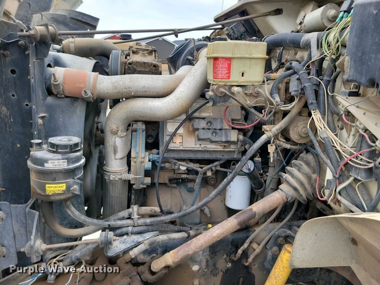 image for item NV9774 2000 International 4700 utility / service truck