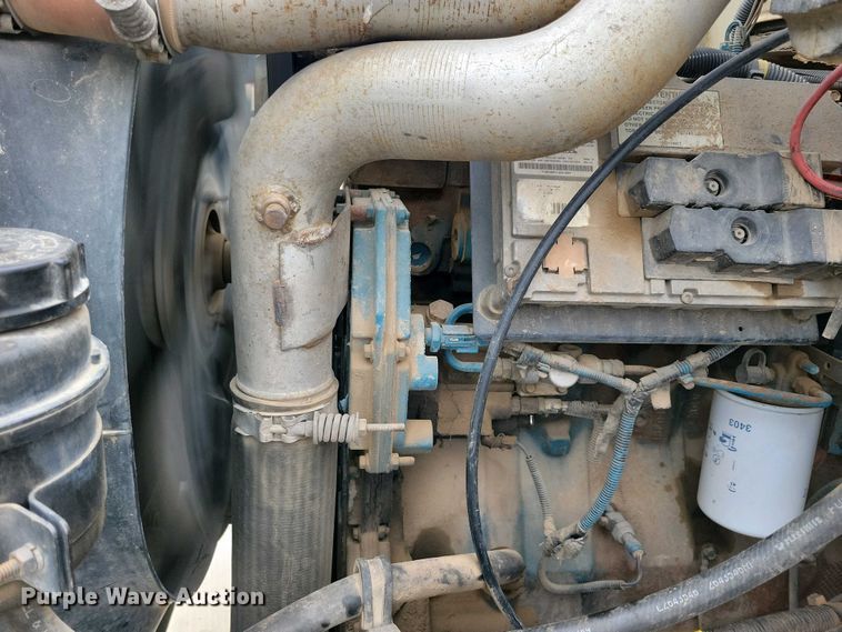 image for item NV9774 2000 International 4700 utility / service truck