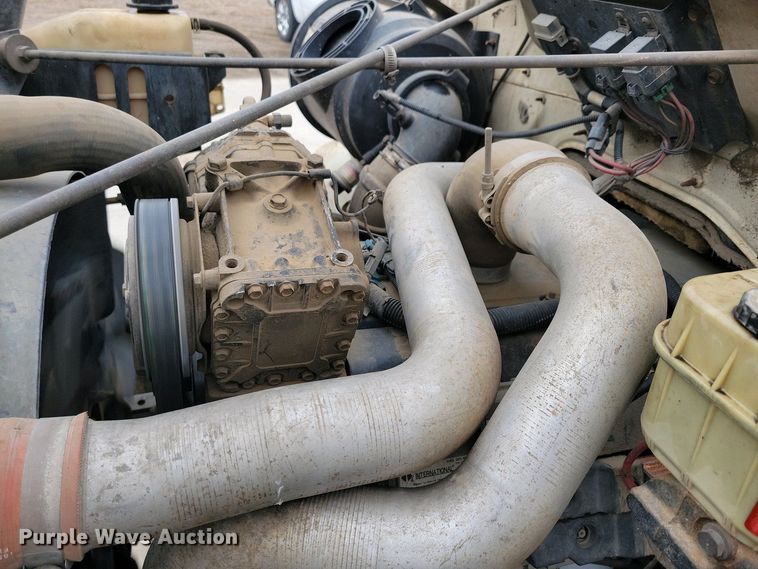 image for item NV9774 2000 International 4700 utility / service truck