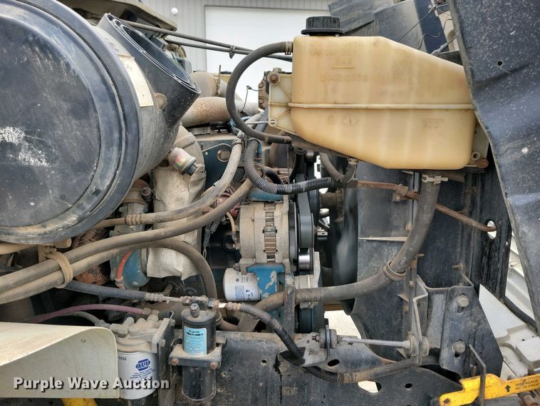 image for item NV9774 2000 International 4700 utility / service truck