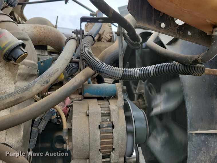 image for item NV9774 2000 International 4700 utility / service truck