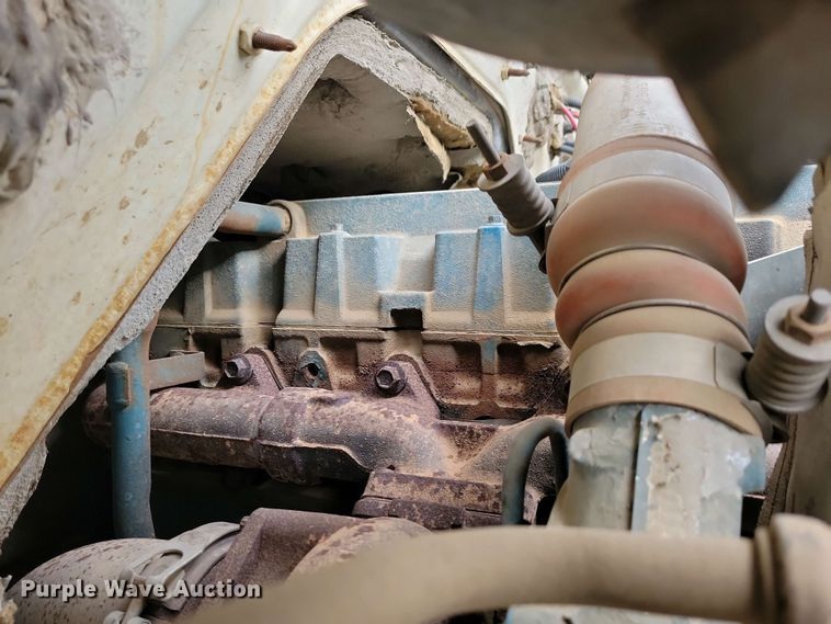 image for item NV9774 2000 International 4700 utility / service truck