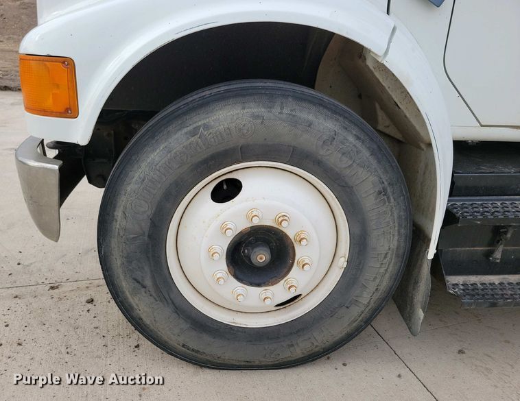 image for item NV9774 2000 International 4700 utility / service truck