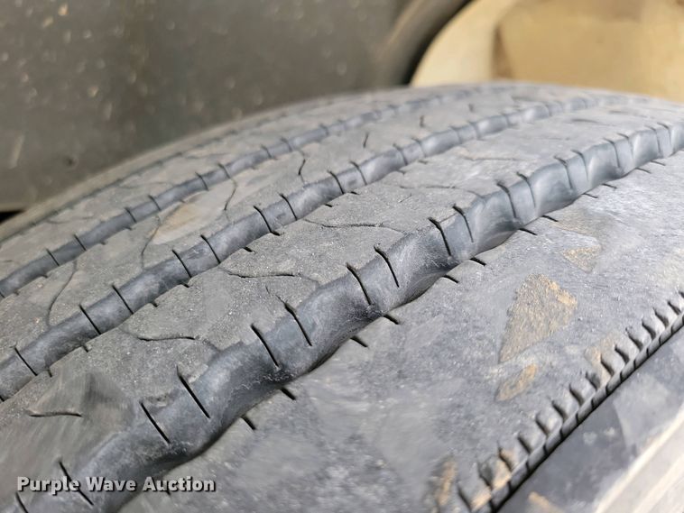 image for item NV9774 2000 International 4700 utility / service truck