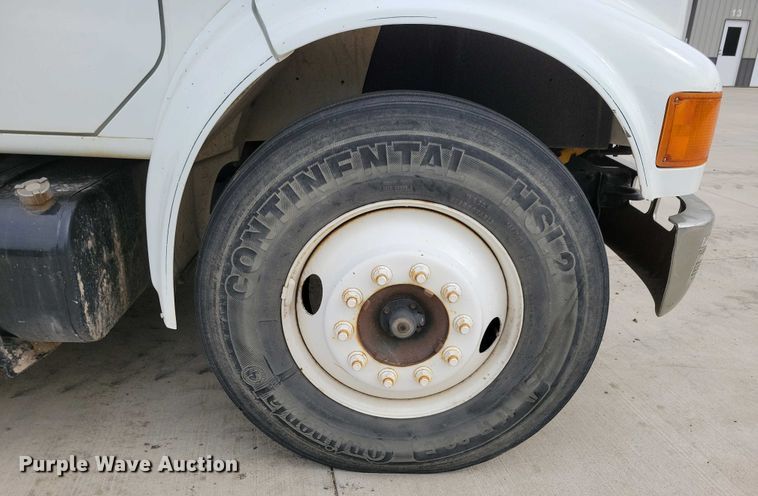 image for item NV9774 2000 International 4700 utility / service truck