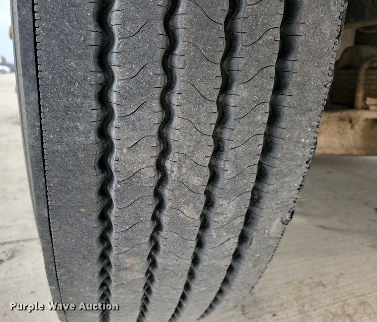 image for item NV9774 2000 International 4700 utility / service truck