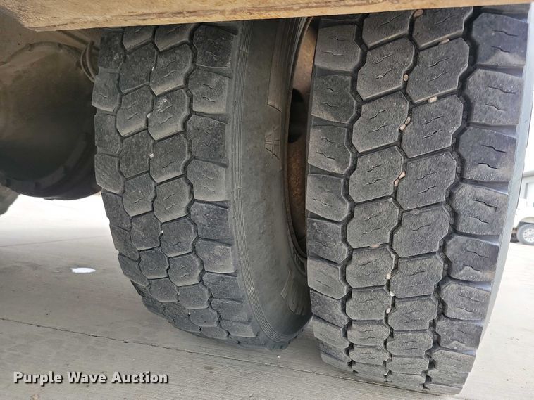 image for item NV9774 2000 International 4700 utility / service truck