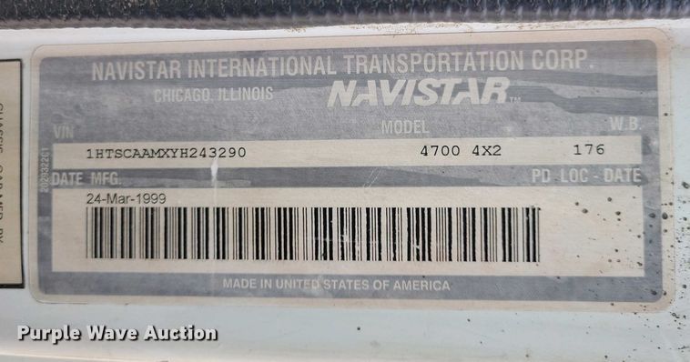 image for item NV9774 2000 International 4700 utility / service truck