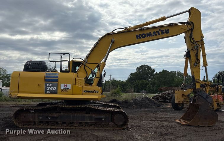 image for item OB9685 2016 Komatsu PC240LC-11 excavator