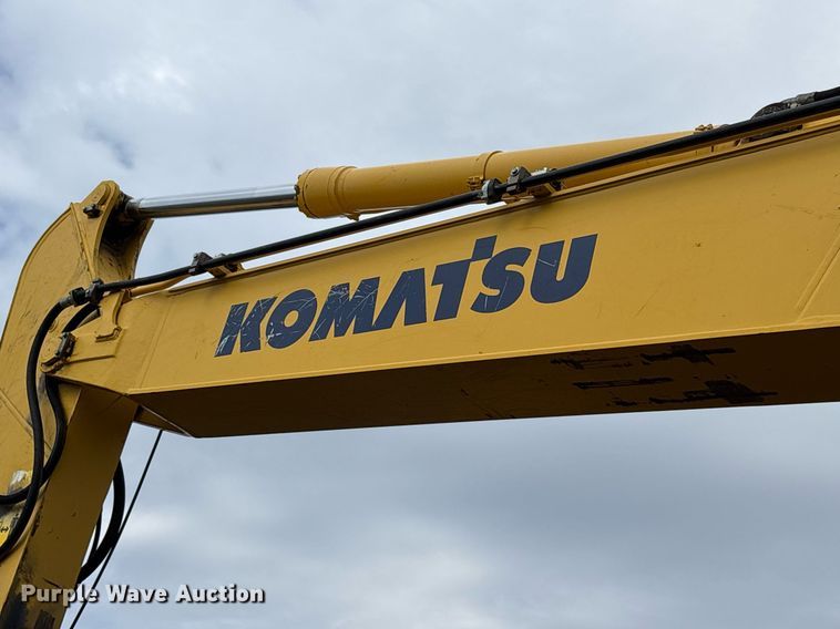 image for item OB9685 2016 Komatsu PC240LC-11 excavator