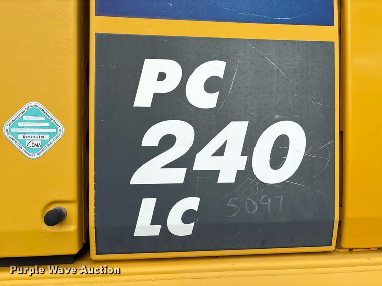 image for item OB9685 2016 Komatsu PC240LC-11 excavator