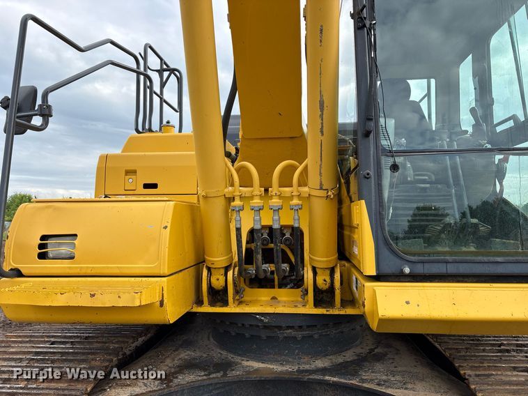 image for item OB9685 2016 Komatsu PC240LC-11 excavator