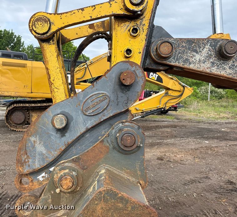 image for item OB9685 2016 Komatsu PC240LC-11 excavator