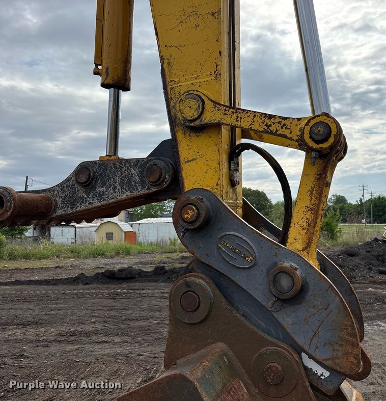 image for item OB9685 2016 Komatsu PC240LC-11 excavator
