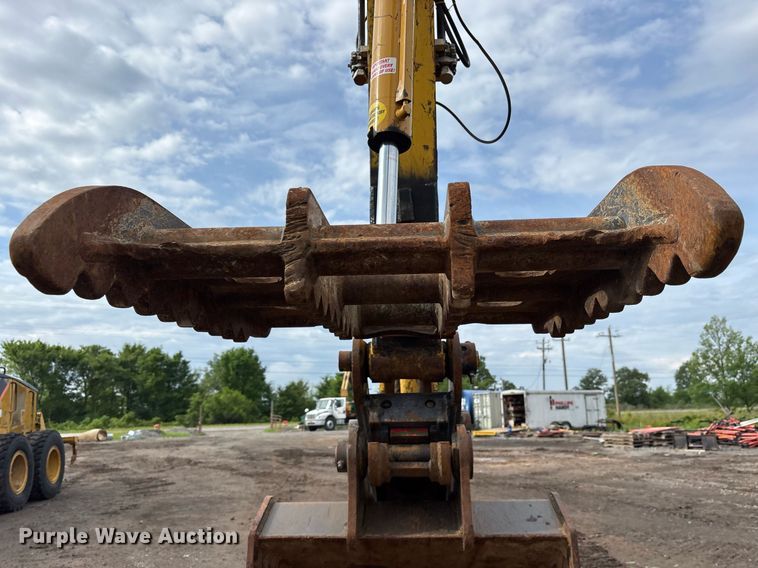 image for item OB9685 2016 Komatsu PC240LC-11 excavator