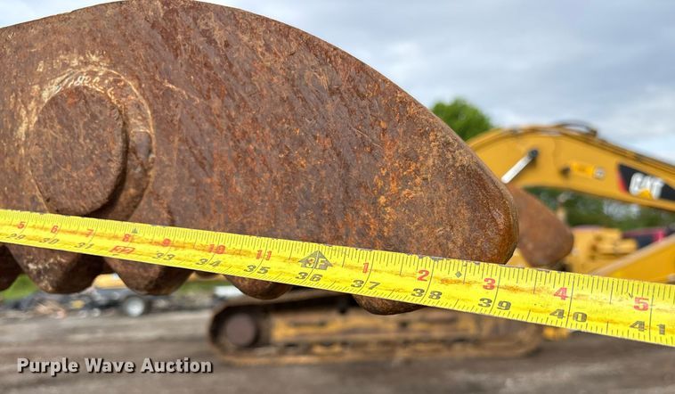 image for item OB9685 2016 Komatsu PC240LC-11 excavator