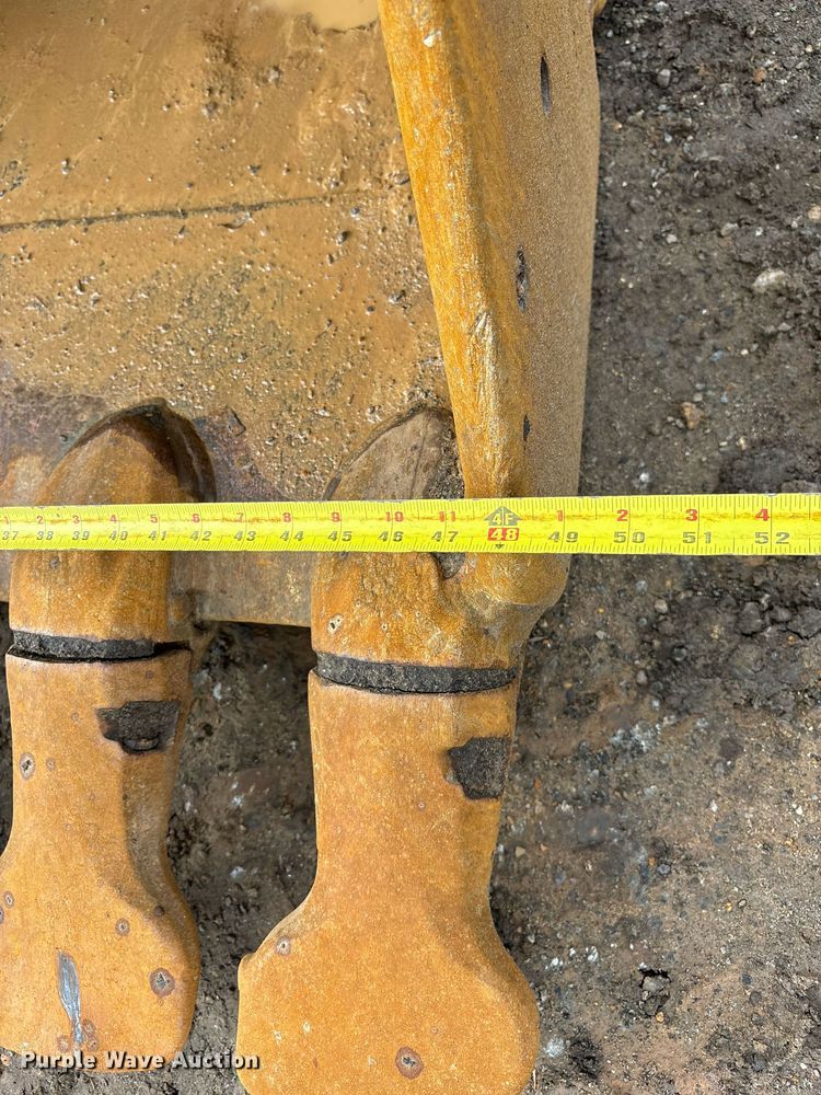 image for item OB9685 2016 Komatsu PC240LC-11 excavator