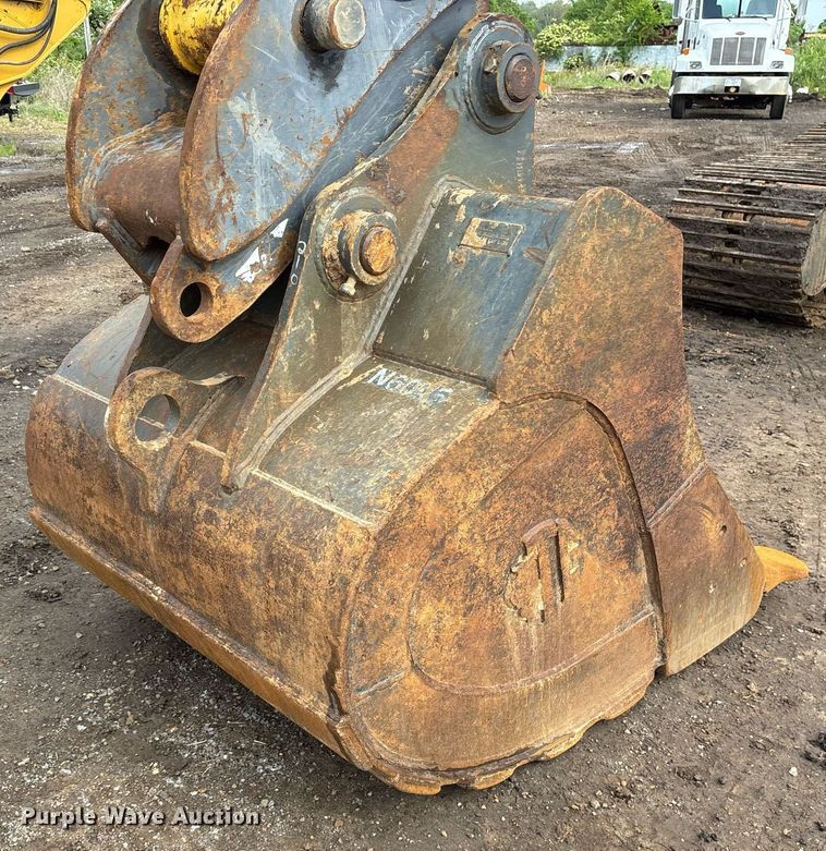 image for item OB9685 2016 Komatsu PC240LC-11 excavator