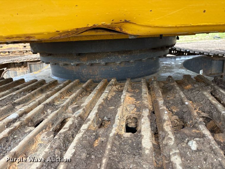 image for item OB9685 2016 Komatsu PC240LC-11 excavator