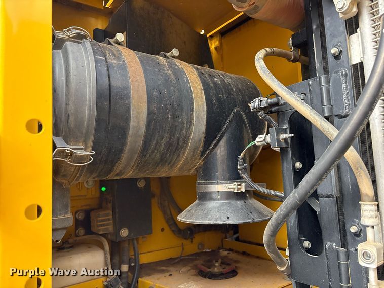 image for item OB9685 2016 Komatsu PC240LC-11 excavator