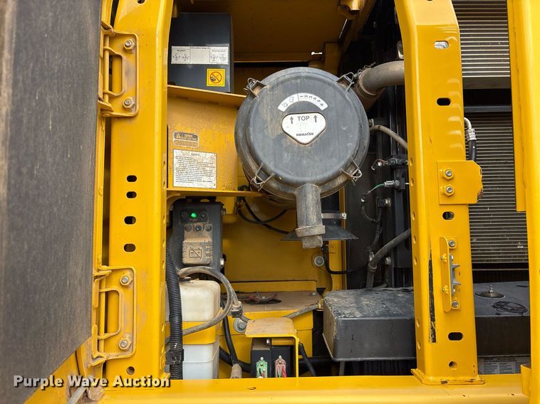 image for item OB9685 2016 Komatsu PC240LC-11 excavator