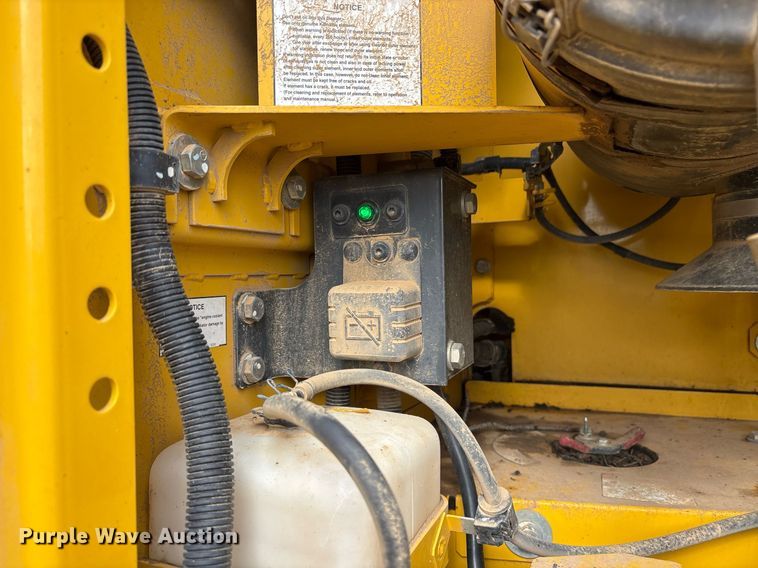 image for item OB9685 2016 Komatsu PC240LC-11 excavator