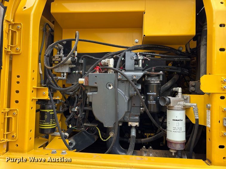 image for item OB9685 2016 Komatsu PC240LC-11 excavator