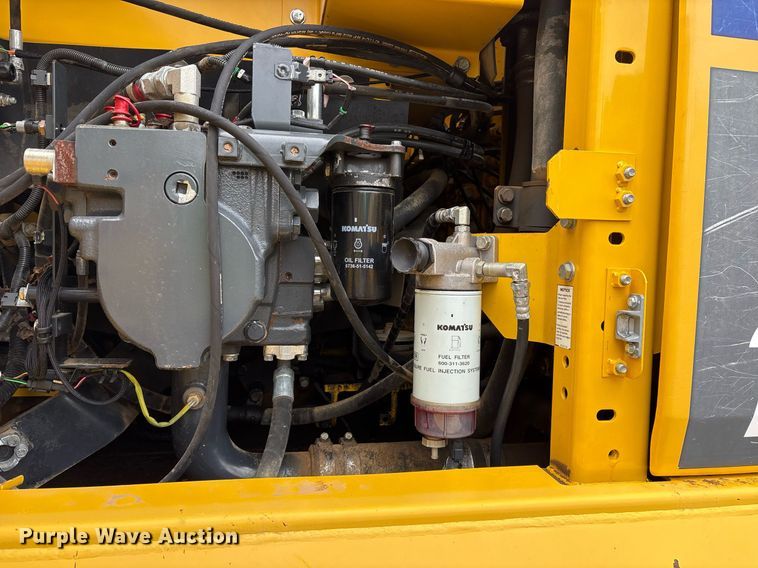 image for item OB9685 2016 Komatsu PC240LC-11 excavator