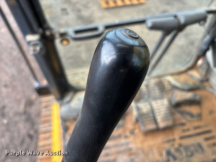 image for item OB9685 2016 Komatsu PC240LC-11 excavator