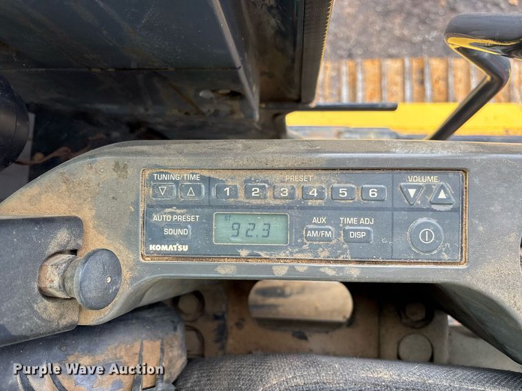 image for item OB9685 2016 Komatsu PC240LC-11 excavator