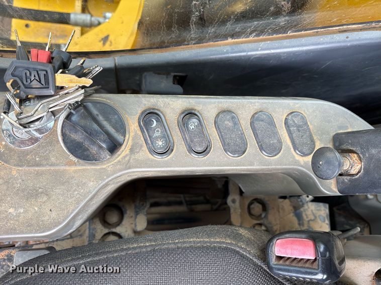 image for item OB9685 2016 Komatsu PC240LC-11 excavator