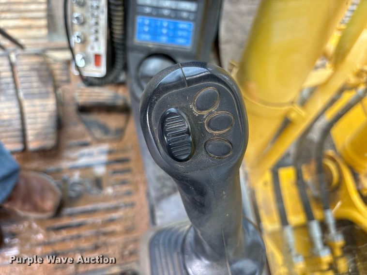 image for item OB9685 2016 Komatsu PC240LC-11 excavator