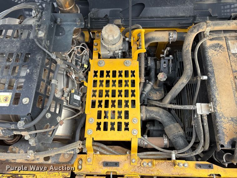 image for item OB9685 2016 Komatsu PC240LC-11 excavator