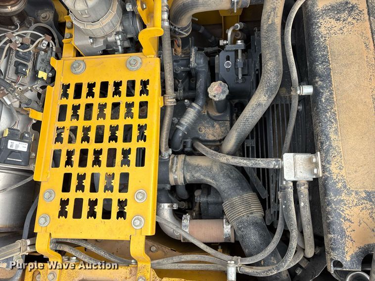 image for item OB9685 2016 Komatsu PC240LC-11 excavator