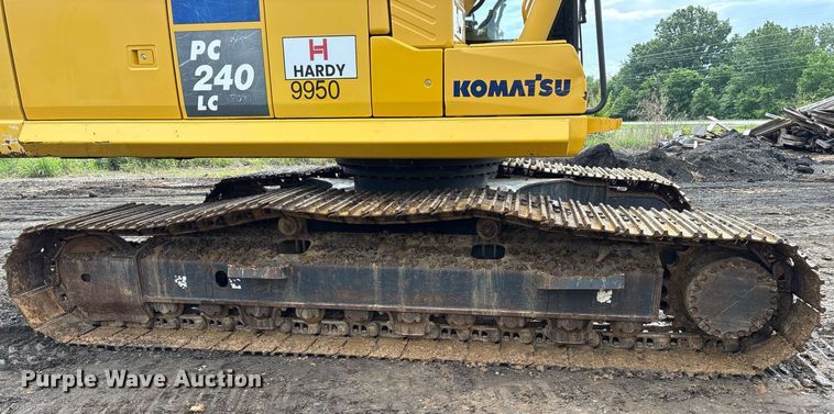 image for item OB9685 2016 Komatsu PC240LC-11 excavator