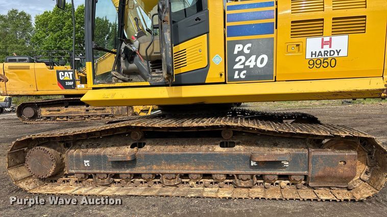 image for item OB9685 2016 Komatsu PC240LC-11 excavator