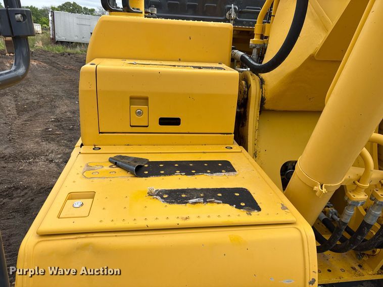 image for item OB9685 2016 Komatsu PC240LC-11 excavator