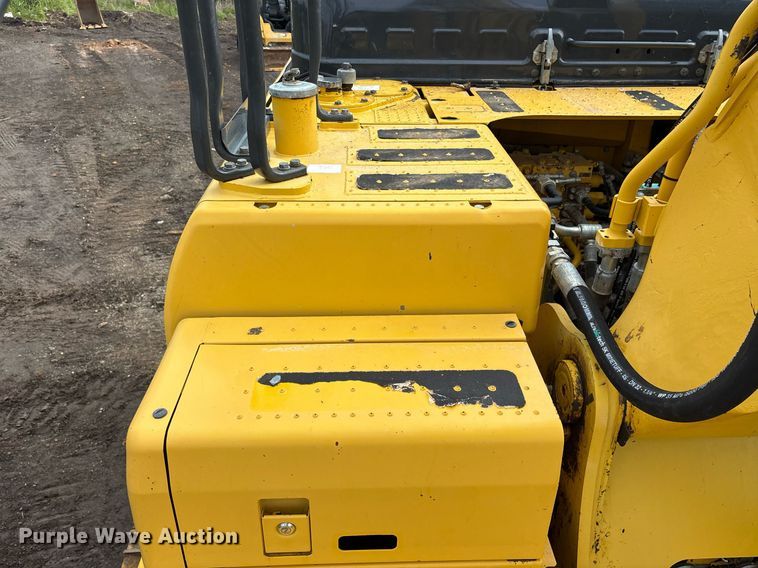 image for item OB9685 2016 Komatsu PC240LC-11 excavator