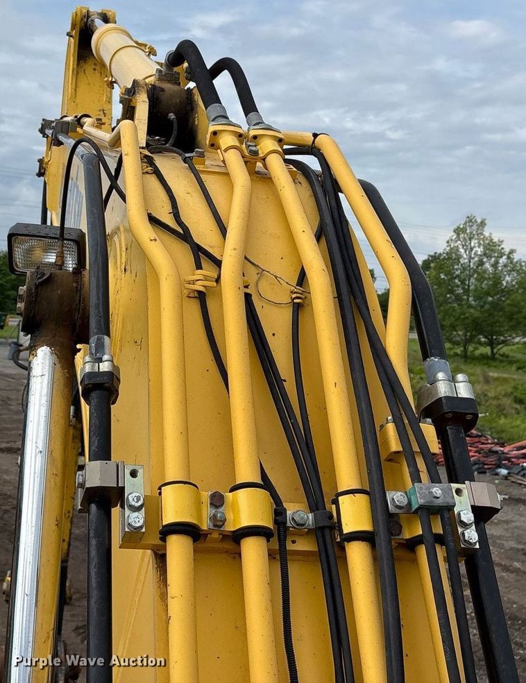 image for item OB9685 2016 Komatsu PC240LC-11 excavator