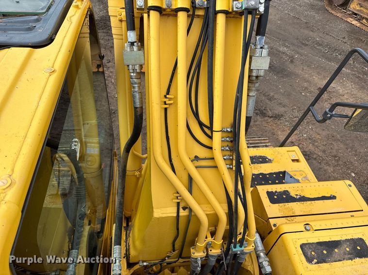 image for item OB9685 2016 Komatsu PC240LC-11 excavator