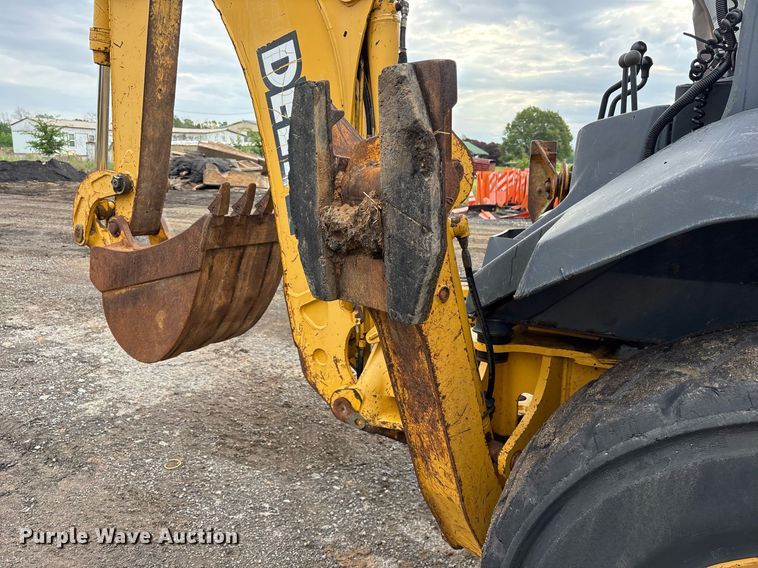 image for item OB9686 2003 John Deere 310SG backhoe
