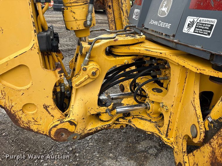 image for item OB9686 2003 John Deere 310SG backhoe