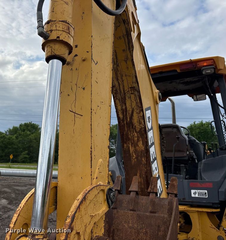 image for item OB9686 2003 John Deere 310SG backhoe