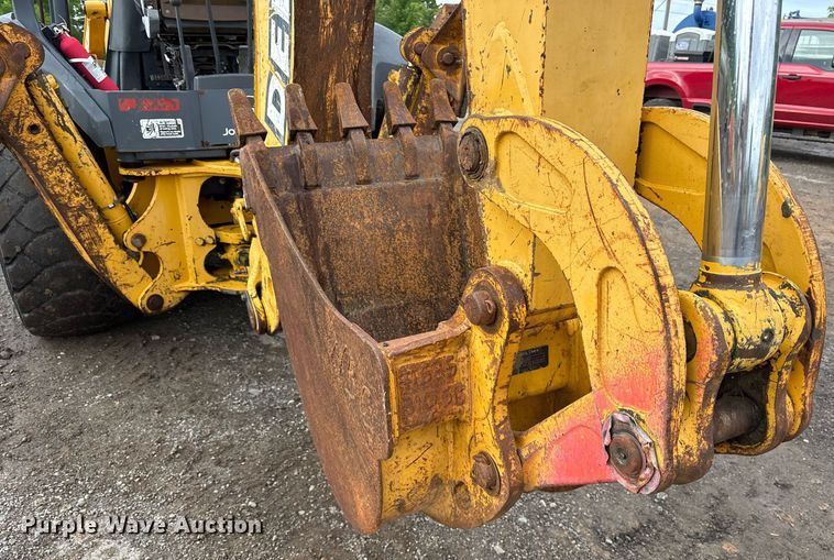 image for item OB9686 2003 John Deere 310SG backhoe