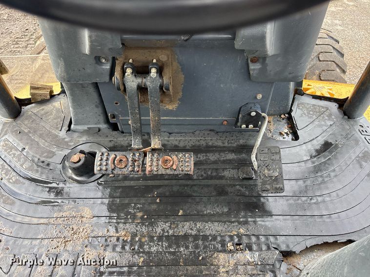 image for item OB9686 2003 John Deere 310SG backhoe