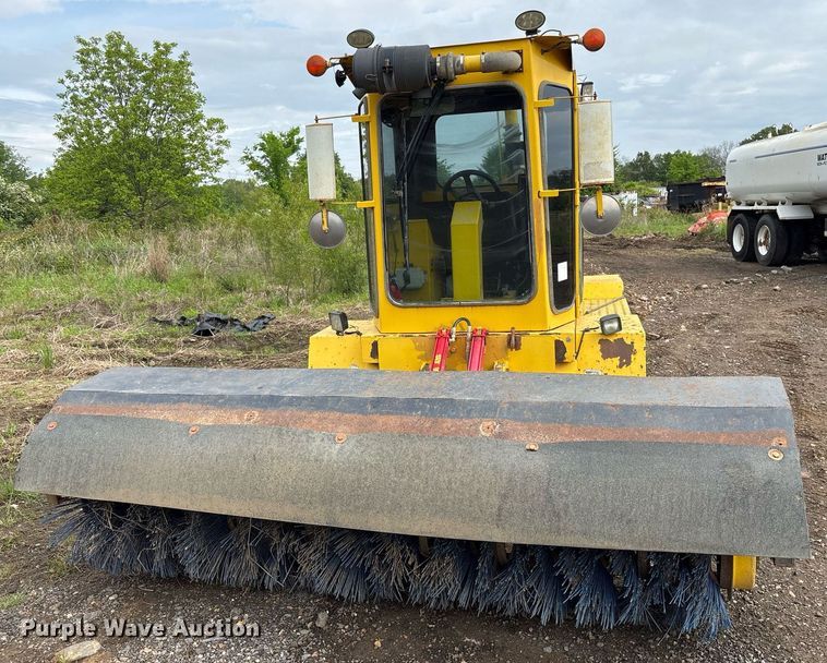 image for item OB9687 2014 Superior Broom SM80J broom