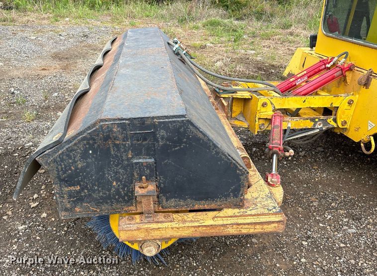 image for item OB9687 2014 Superior Broom SM80J broom