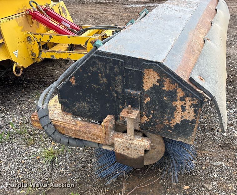 image for item OB9687 2014 Superior Broom SM80J broom