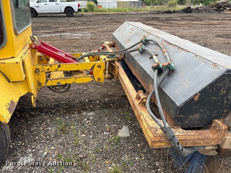 image for item OB9687 2014 Superior Broom SM80J broom